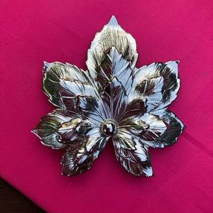 Sarah Coventry seven leaf brooch, brightly polished silver color & light weight